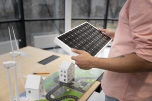Como funciona a energia solar fotovoltaica e por que ela reduz sua conta de luz?